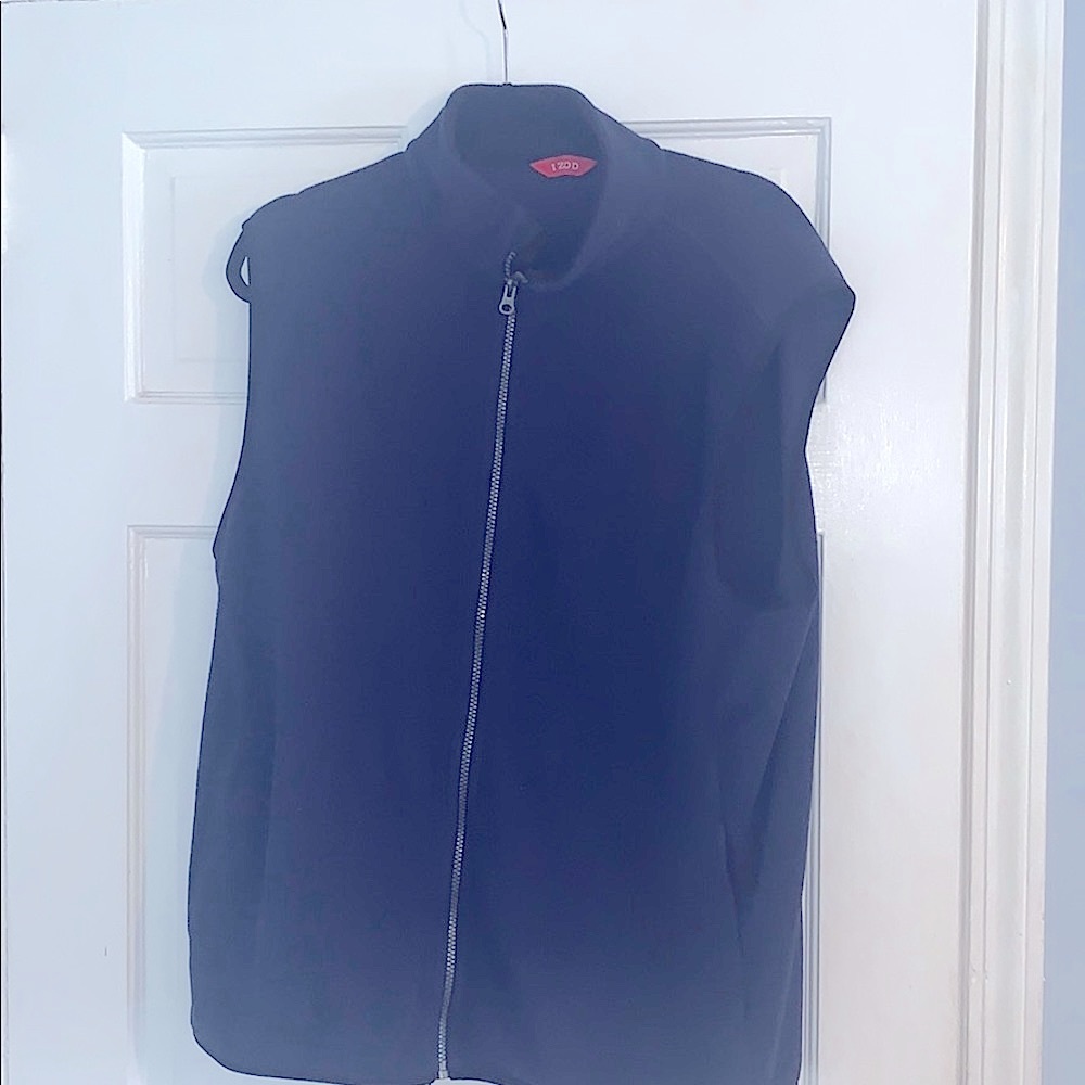 Men’s size med Izod navy blue fleece vest